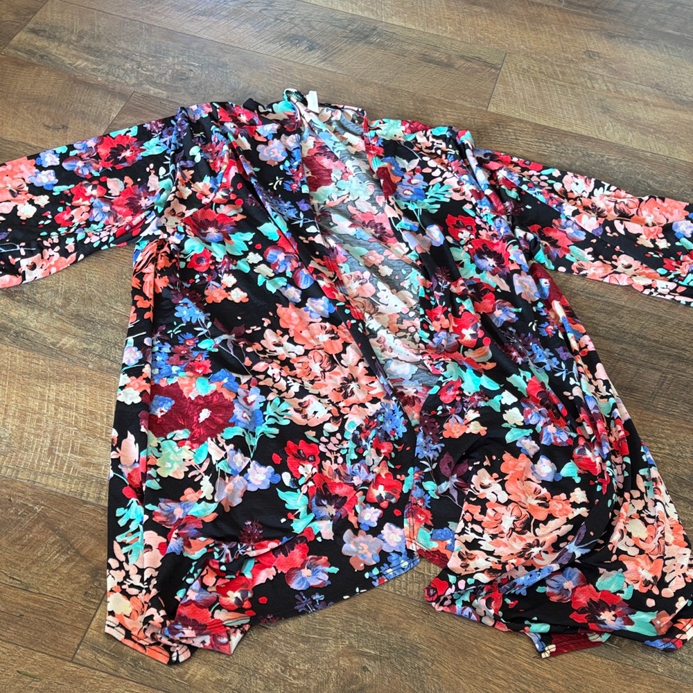 Hemish Black Floral Kimono